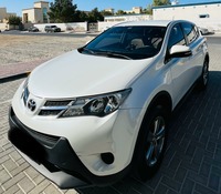 مستعمله 2015 تويوتا راف فور للبيع فى عجمان
