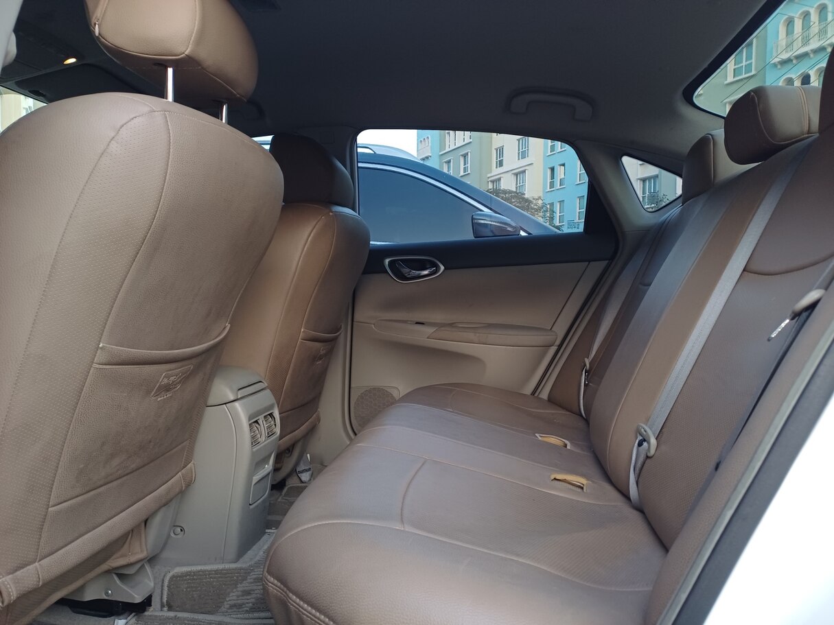 Car image 13