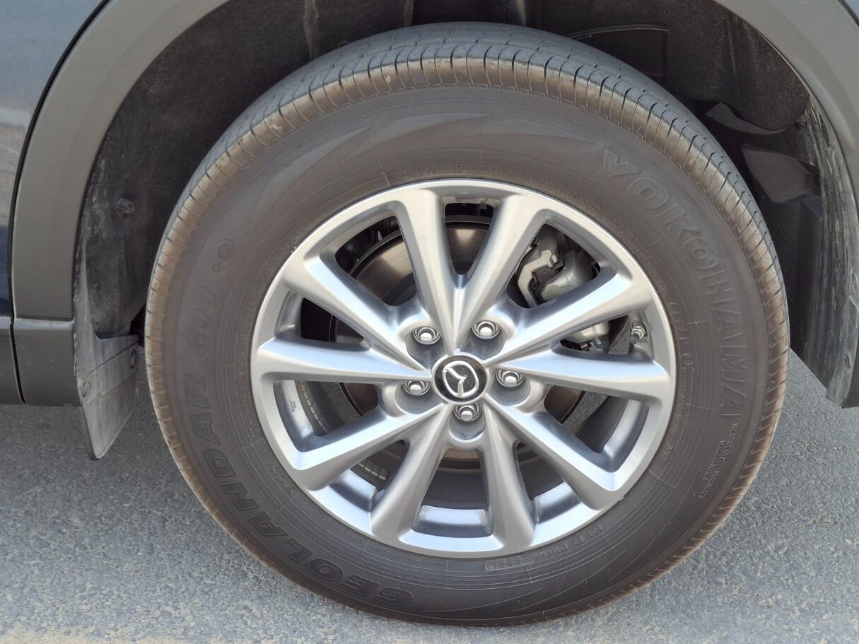Car image 9