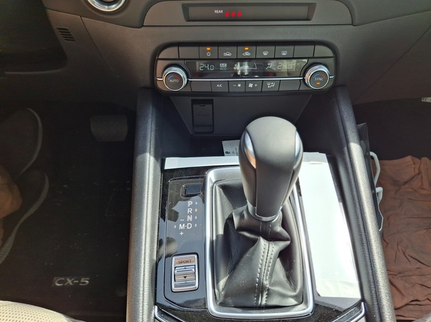Car image 18