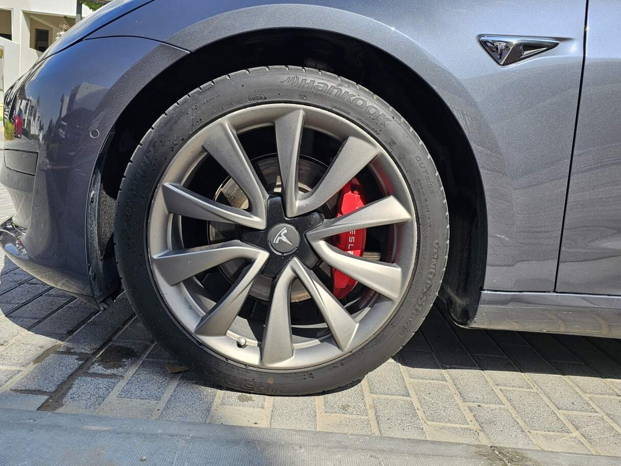Car image 9