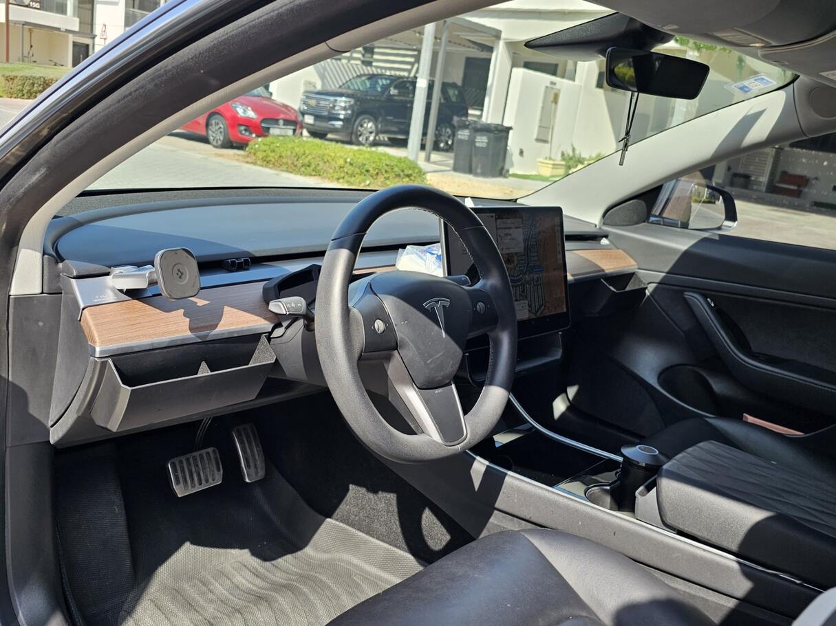 Car image 11