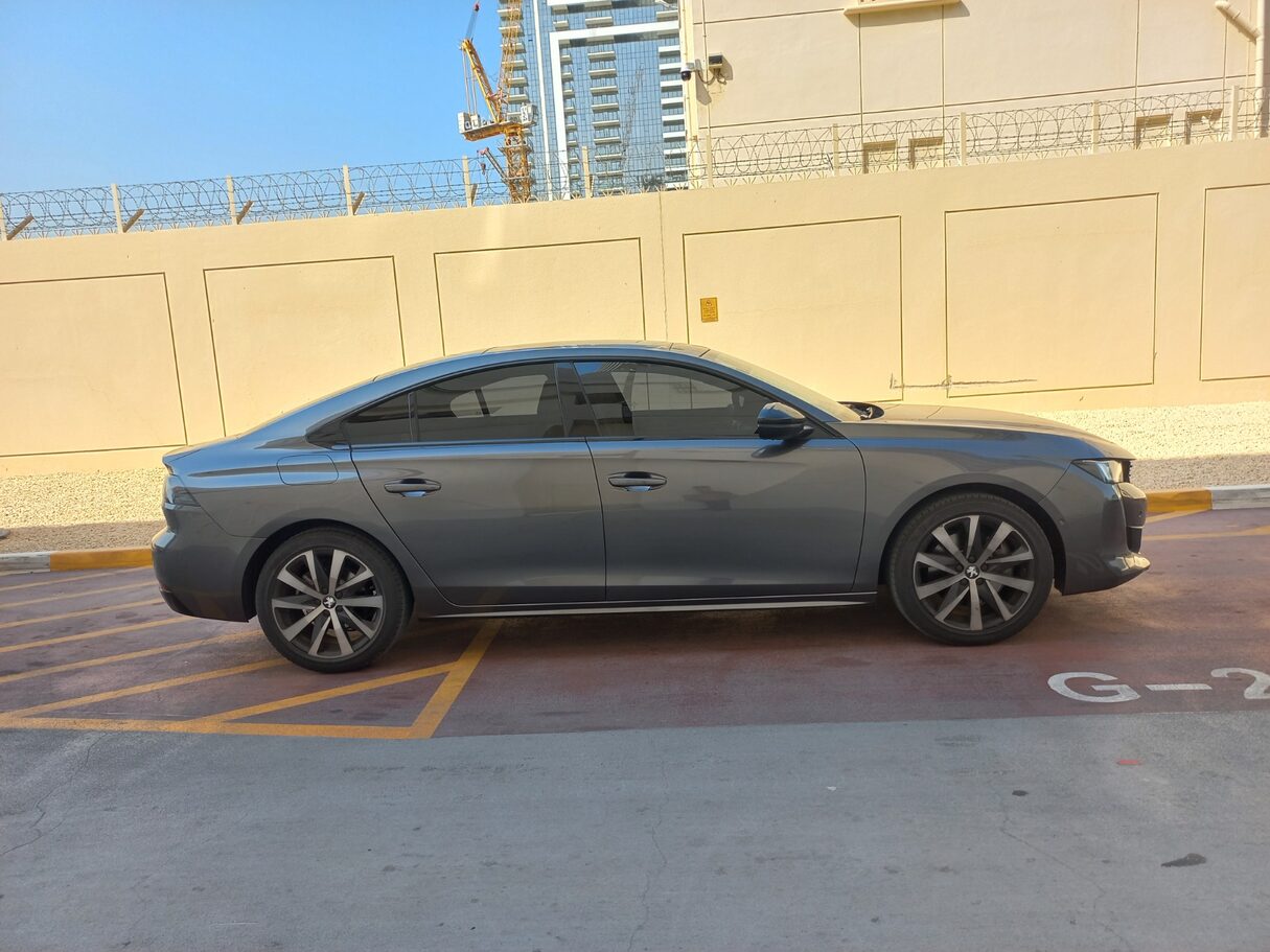 Car image 4