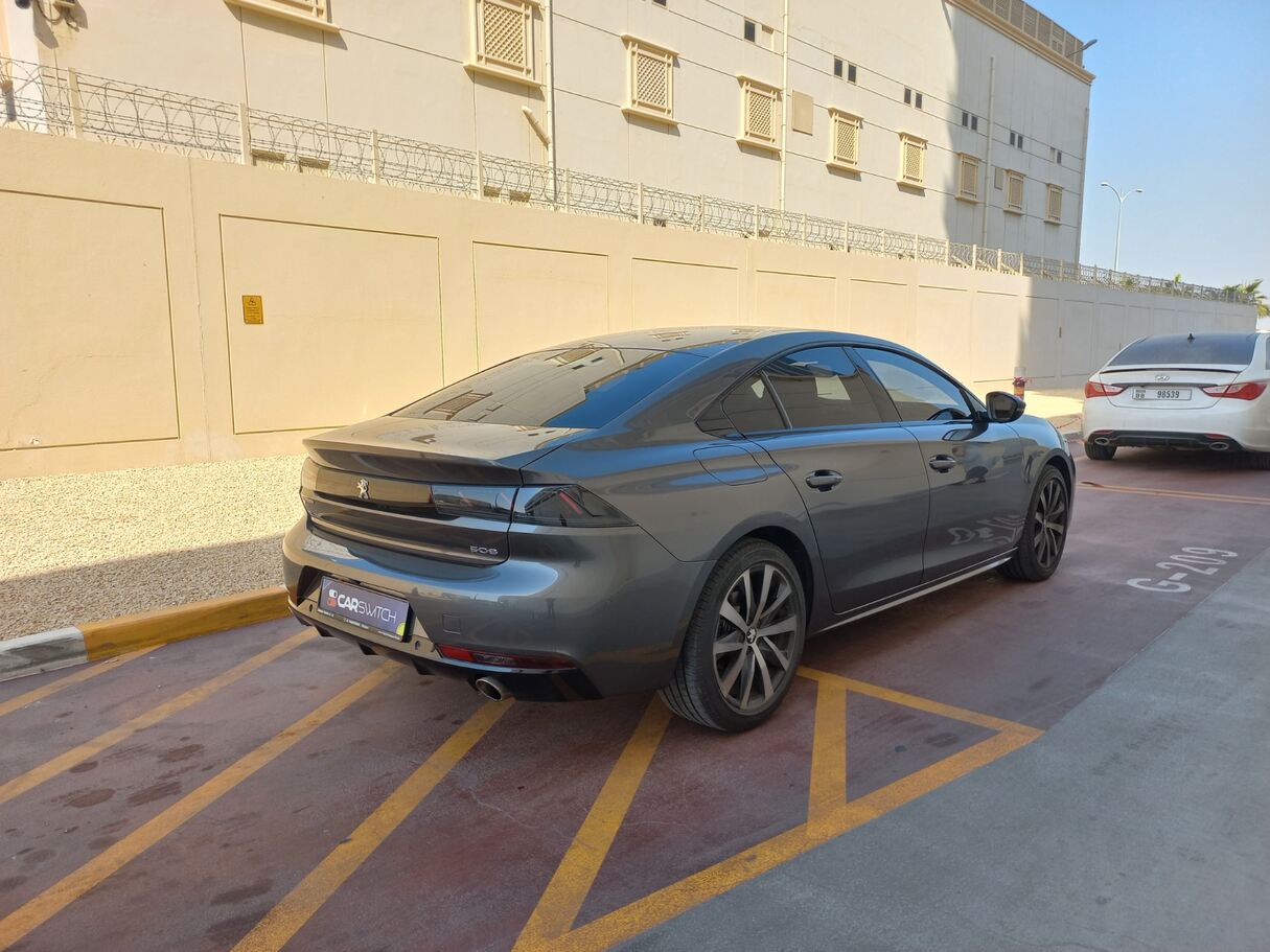 Car image 5