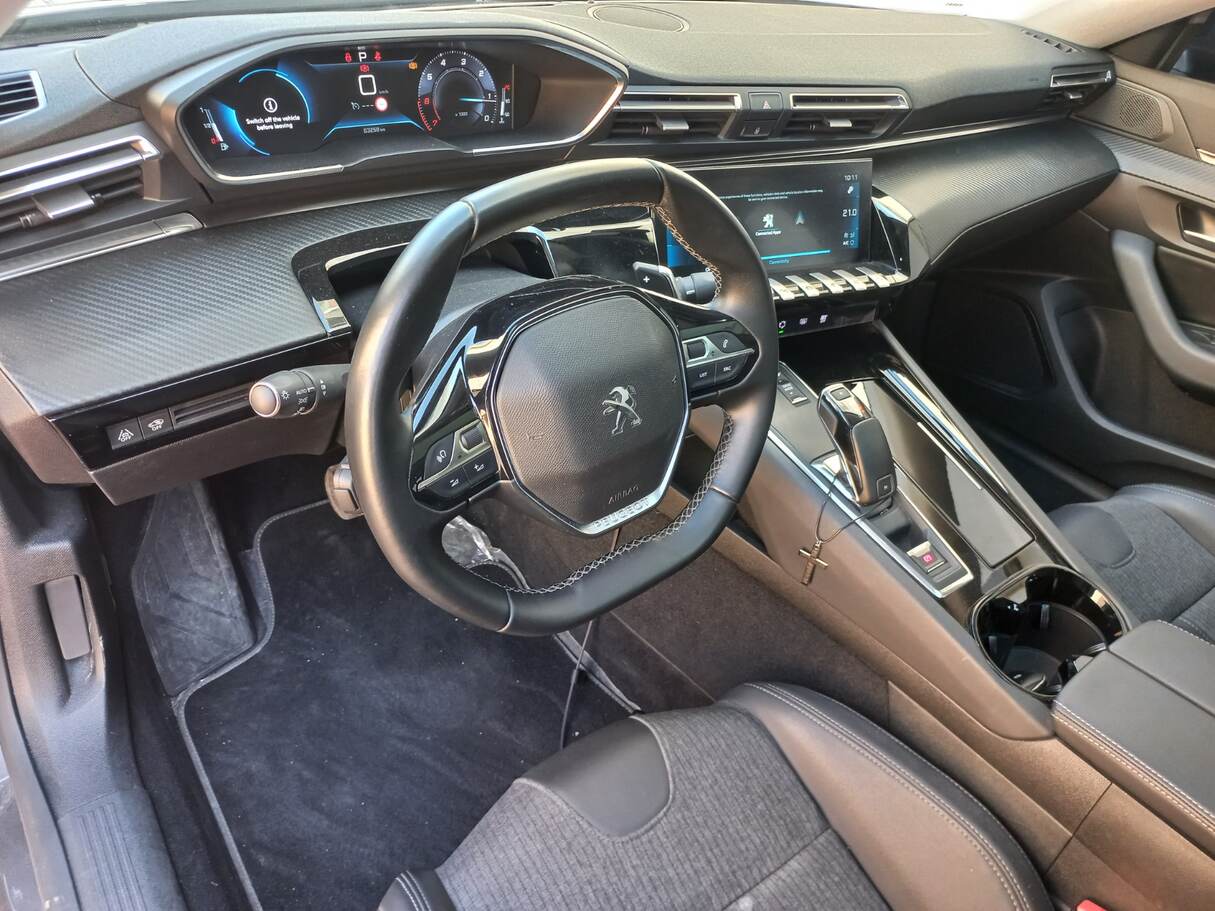 Car image 11