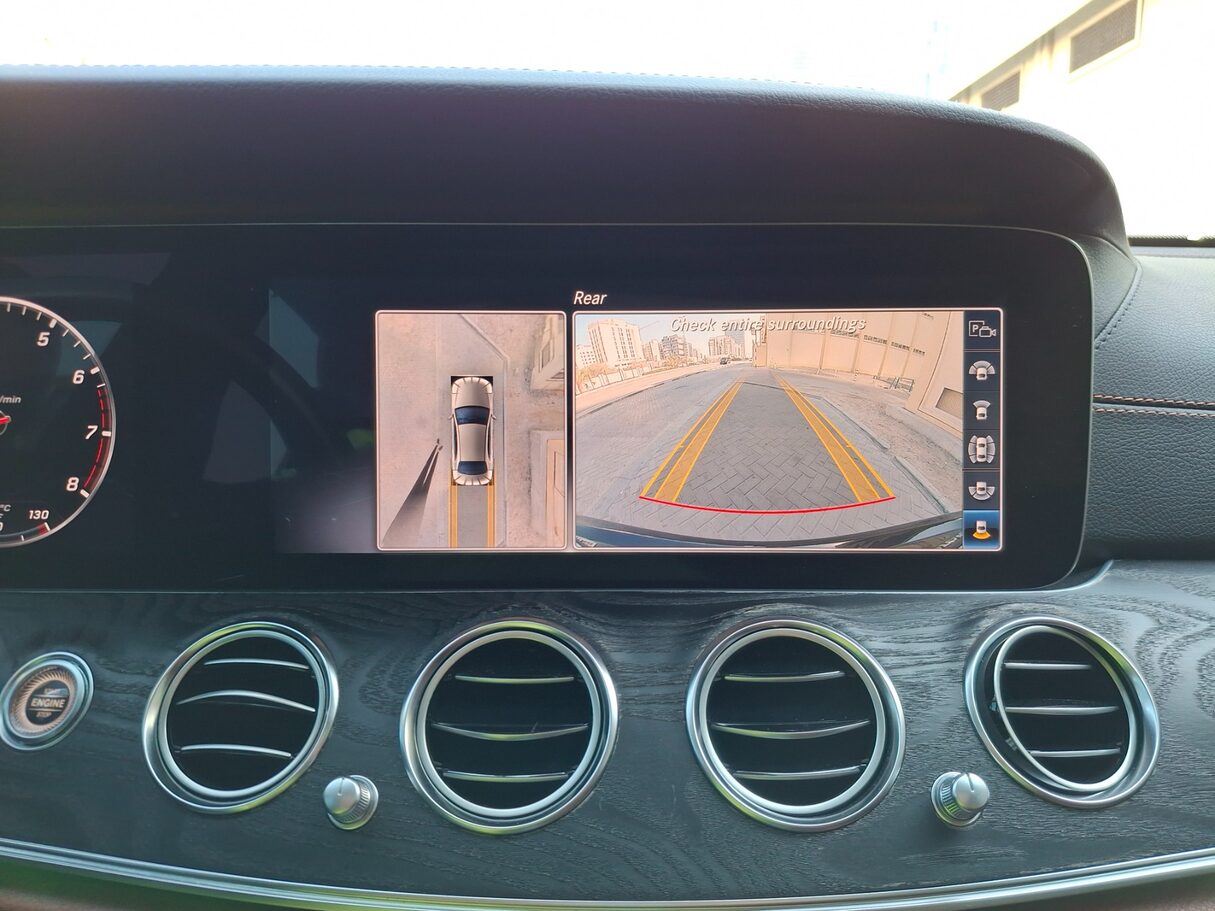 Car image 19