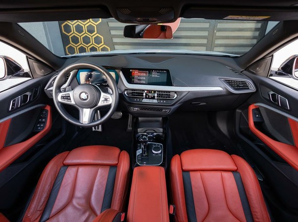 Car image 14