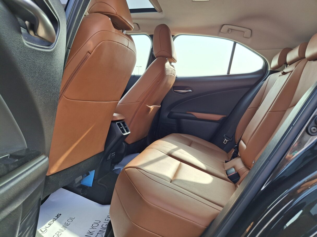 Car image 13