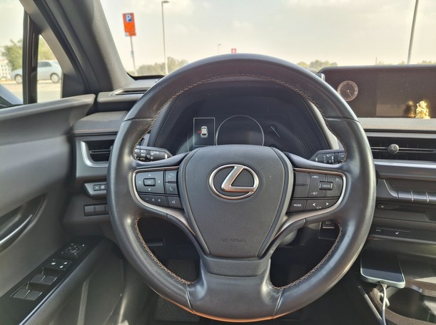 Car image 19