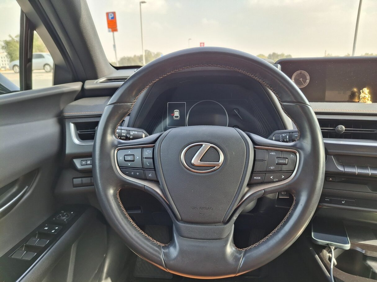 Car image 19
