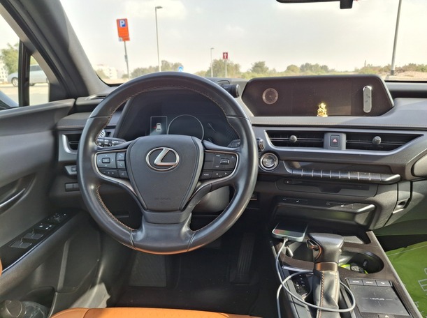 Car image 18