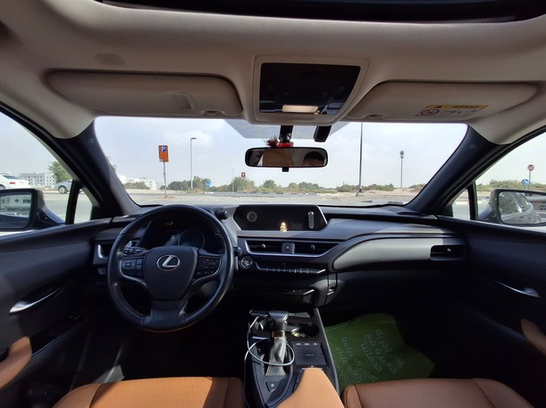 Car image 14