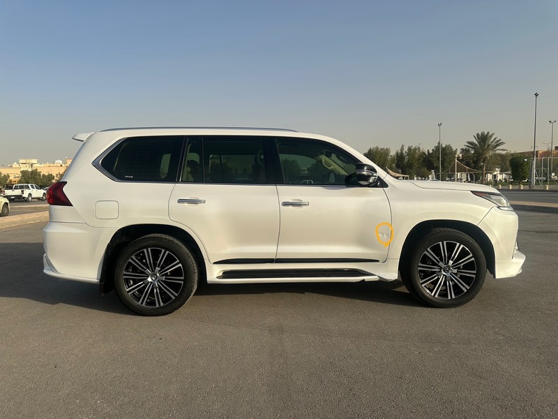 Used 2020 Lexus LX570 for sale in Riyadh