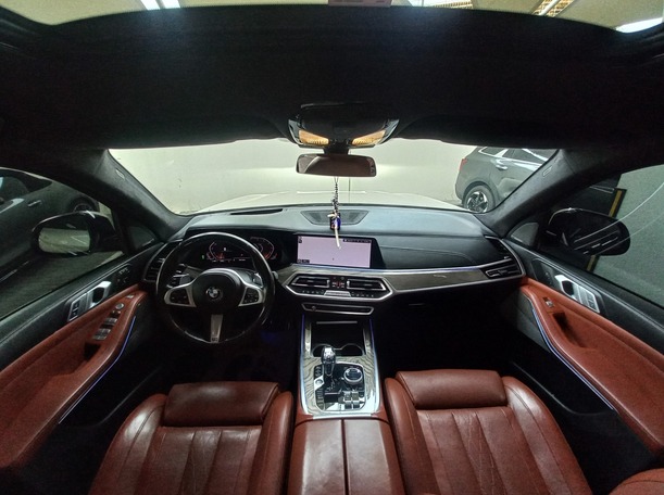 Car image 27
