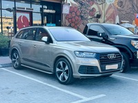 Used 2017 Audi Q7 for sale in Dubai