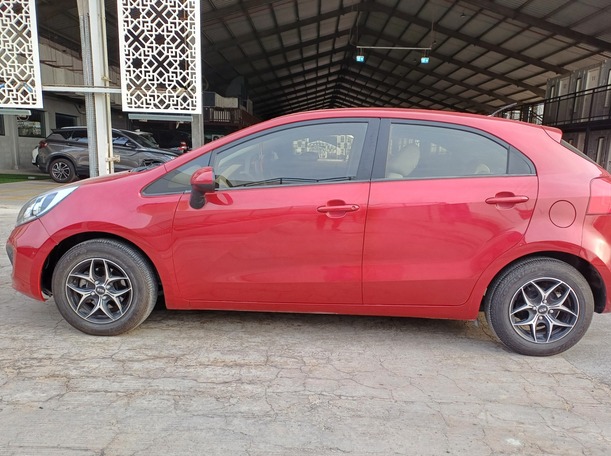 Car image 8