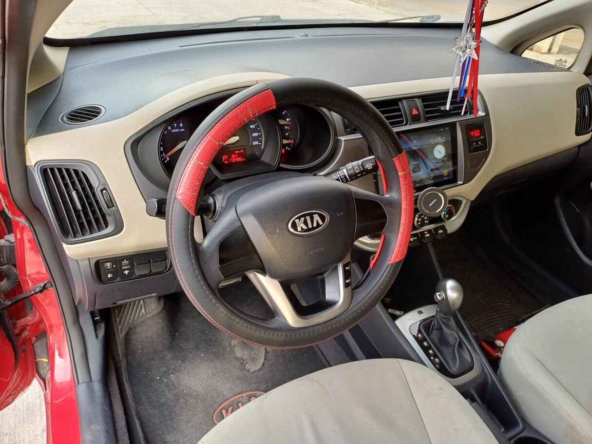 Car image 11