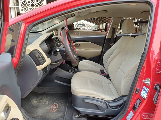 Car image 12