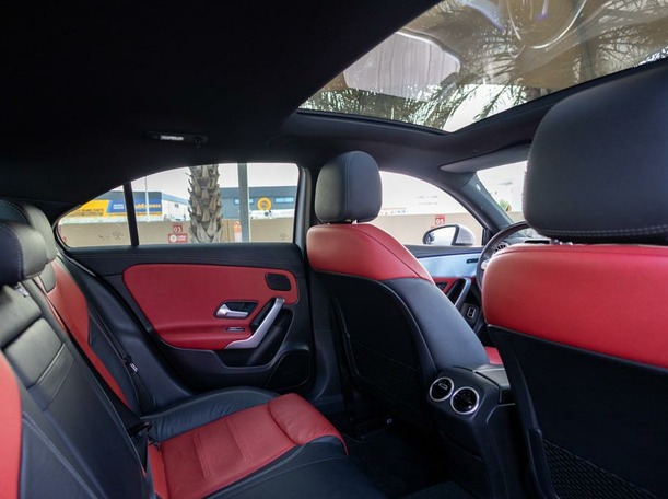 Car image 19