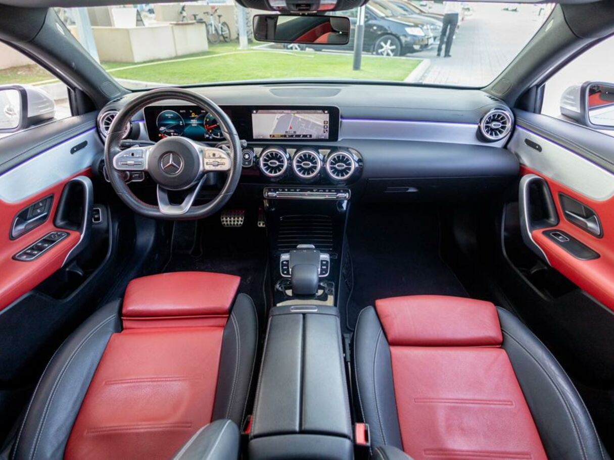 Car image 13
