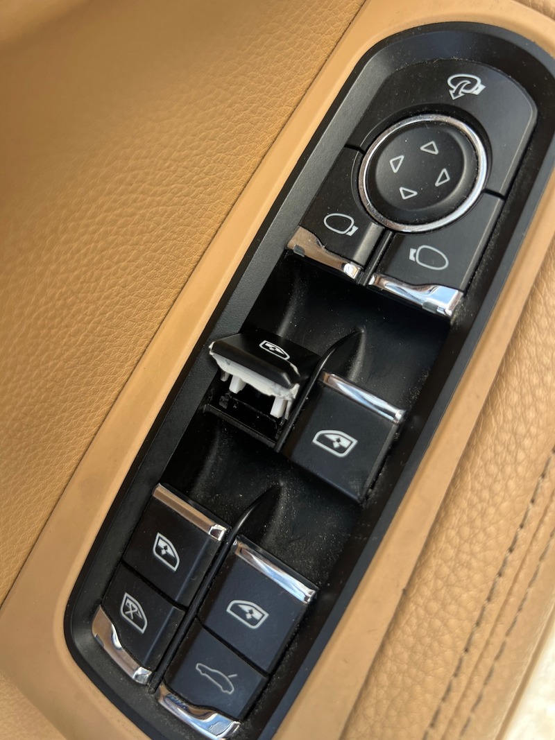 Used 2017 Porsche Macan for sale in Abu Dhabi