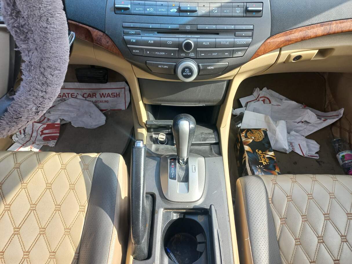 Car image 16