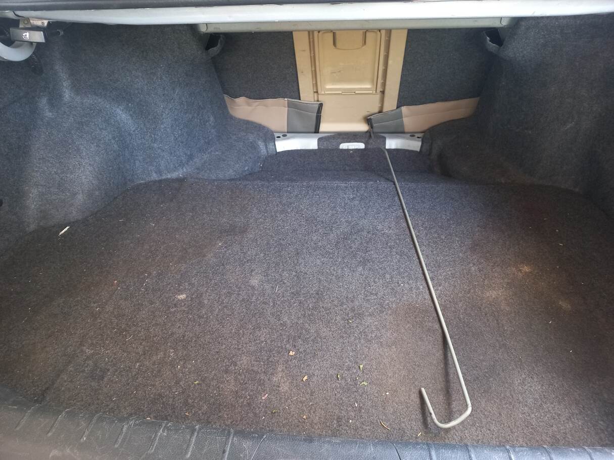 Car image 19