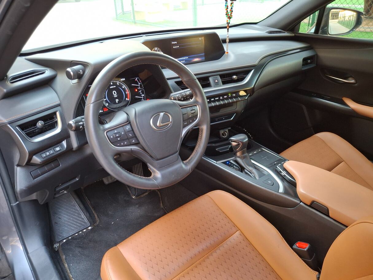 Car image 9