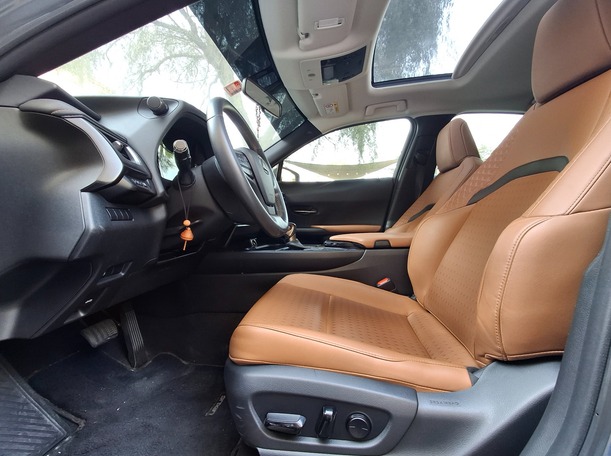 Car image 10