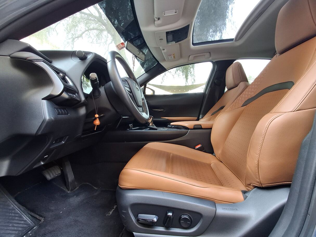 Car image 10