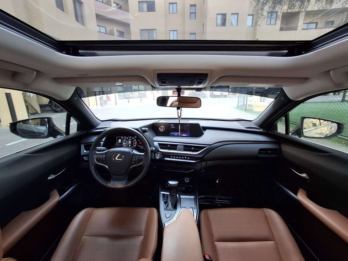 Car image 12