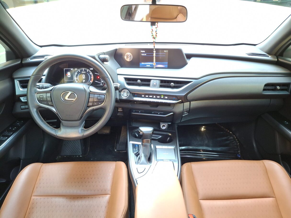 Car image 13