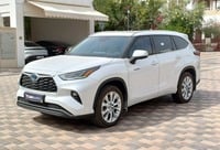 Used 2024 Toyota Highlander for sale in Dubai