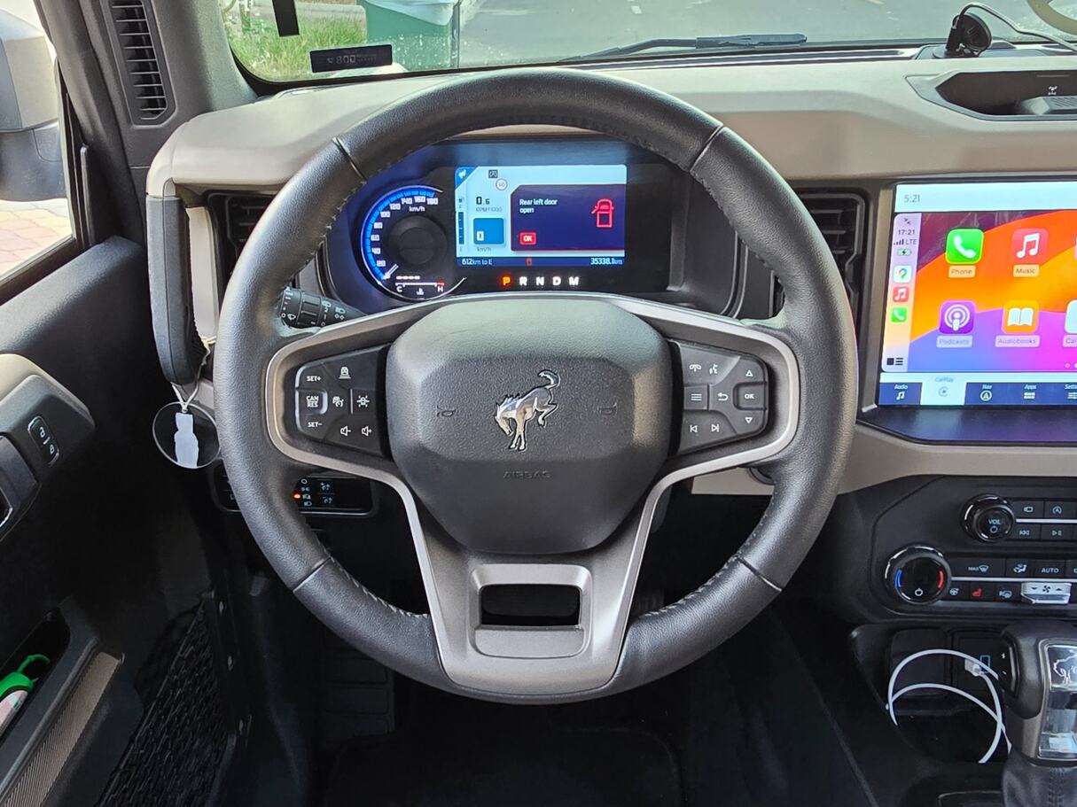 Car image 17