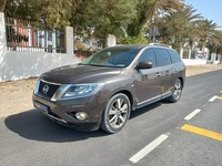 Used 2015 Nissan Pathfinder for sale in Dubai