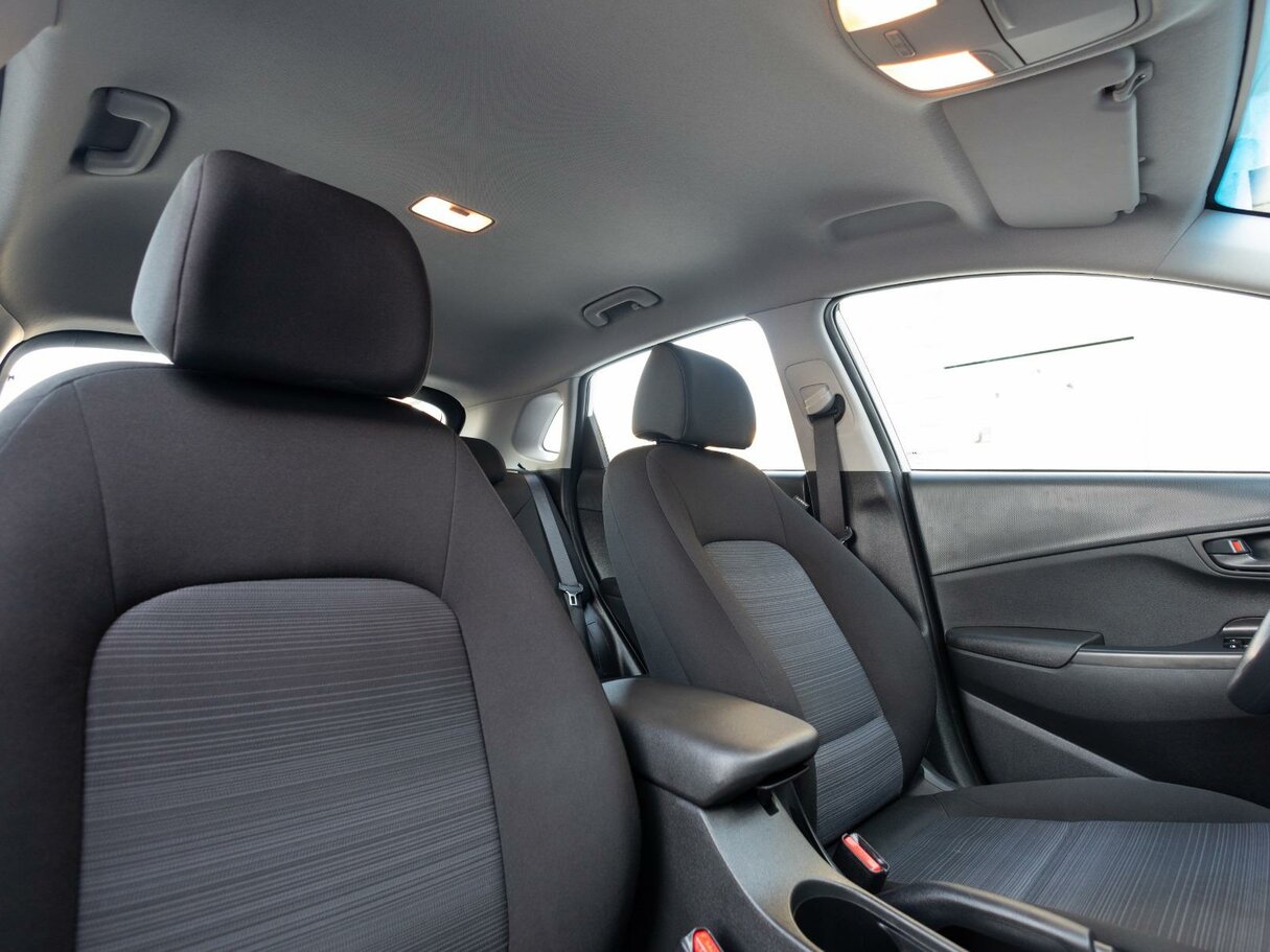 Car image 19