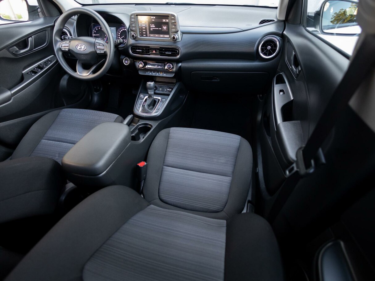 Car image 18