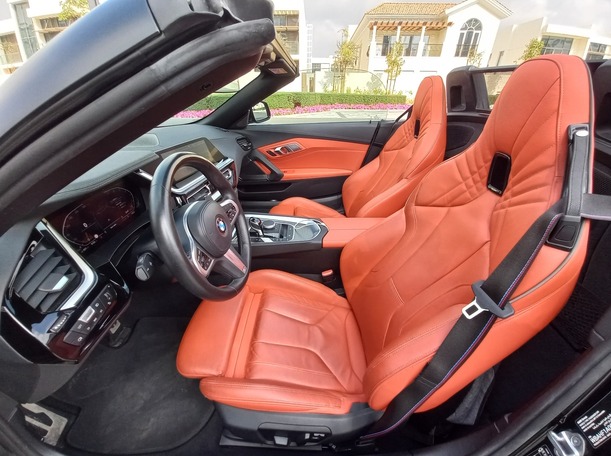 Car image 12