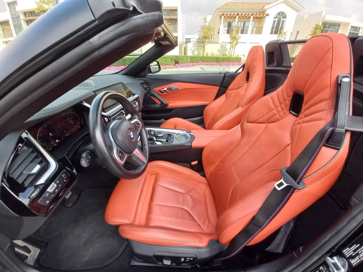 Car image 12