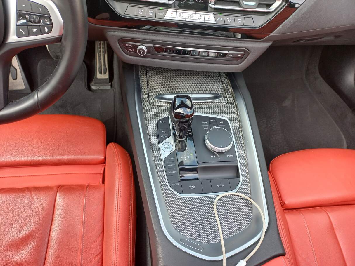 Car image 15