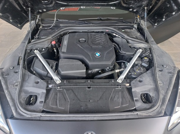 Car image 19