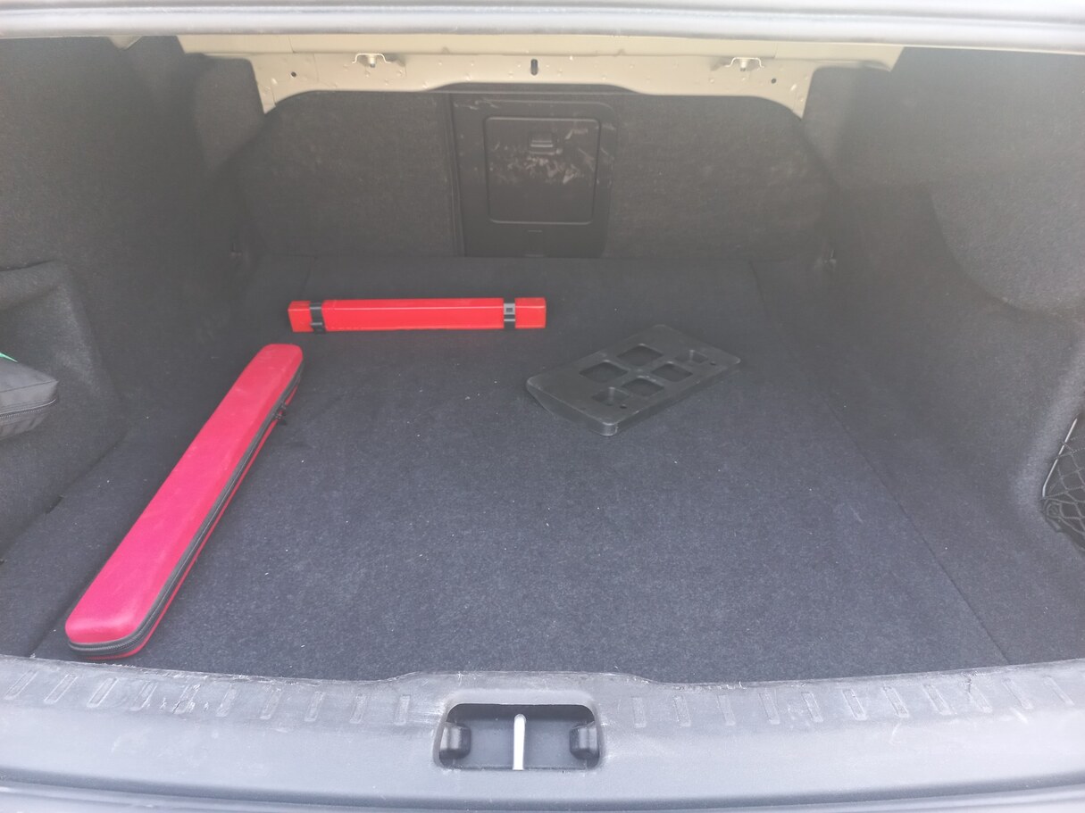 Car image 25