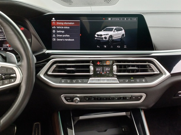 Car image 16