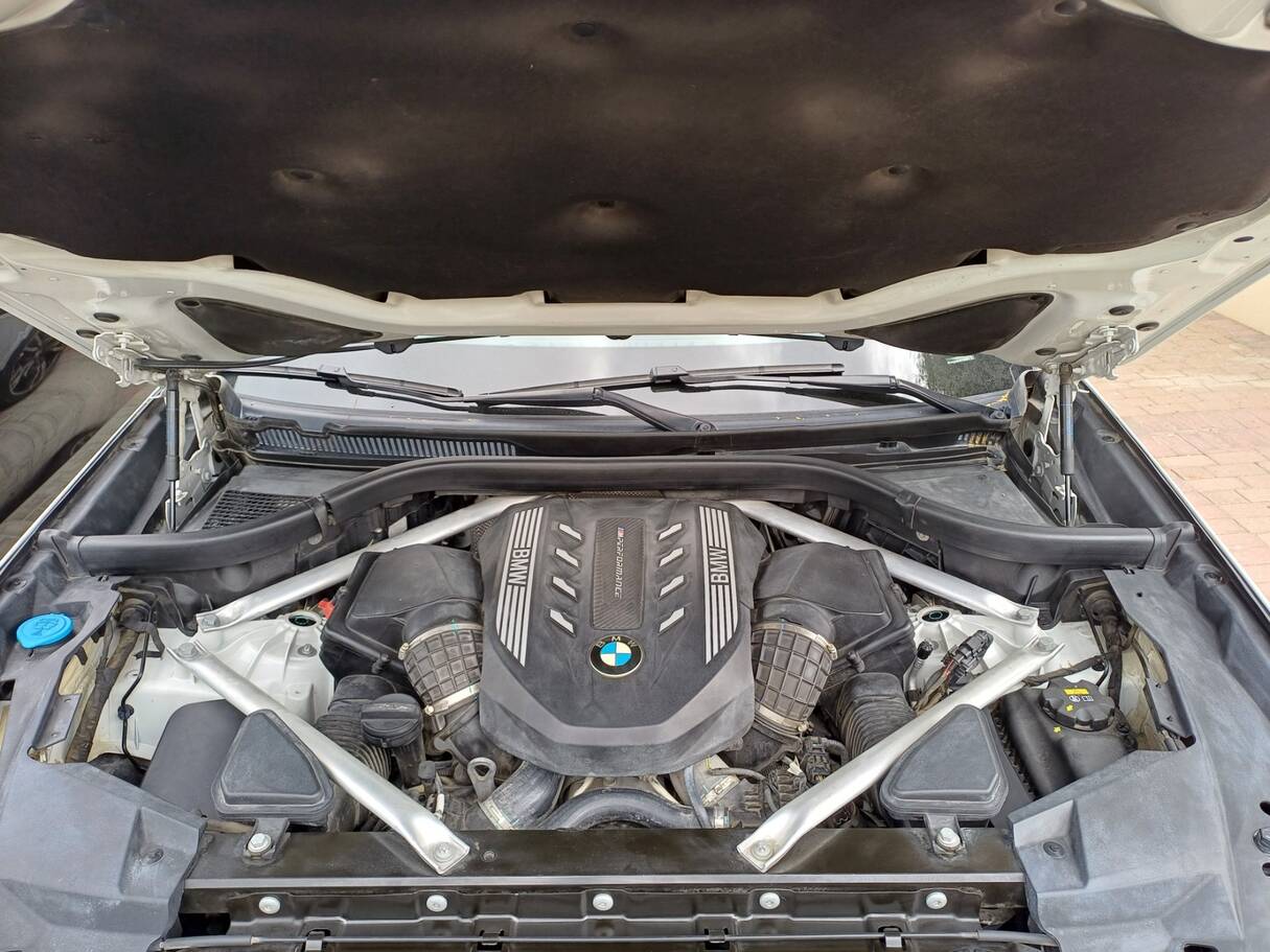 Car image 27