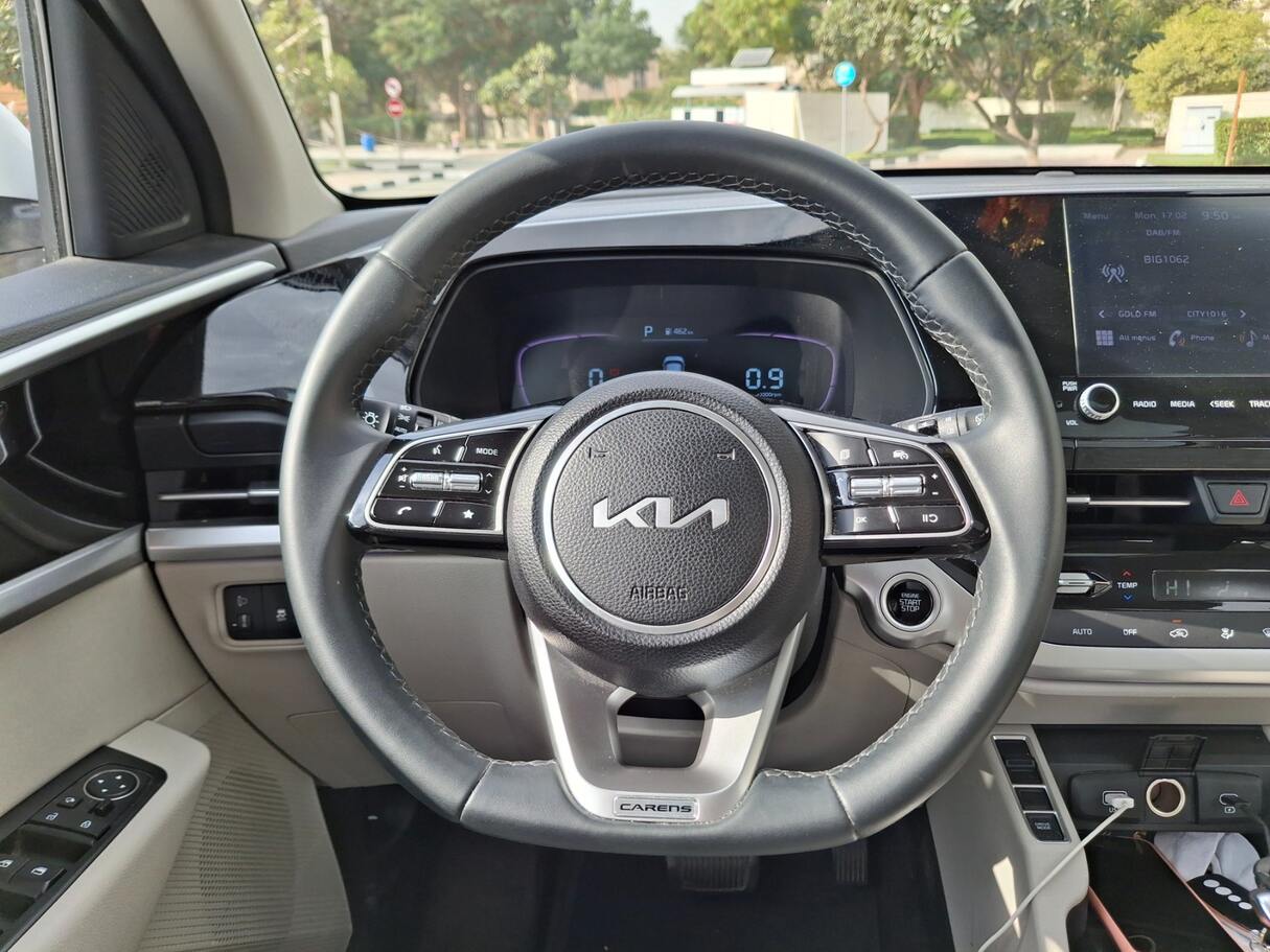 Car image 17
