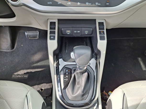 Car image 24