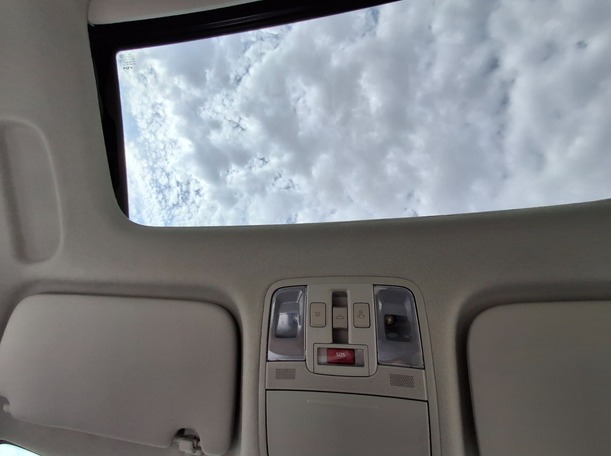 Car image 25