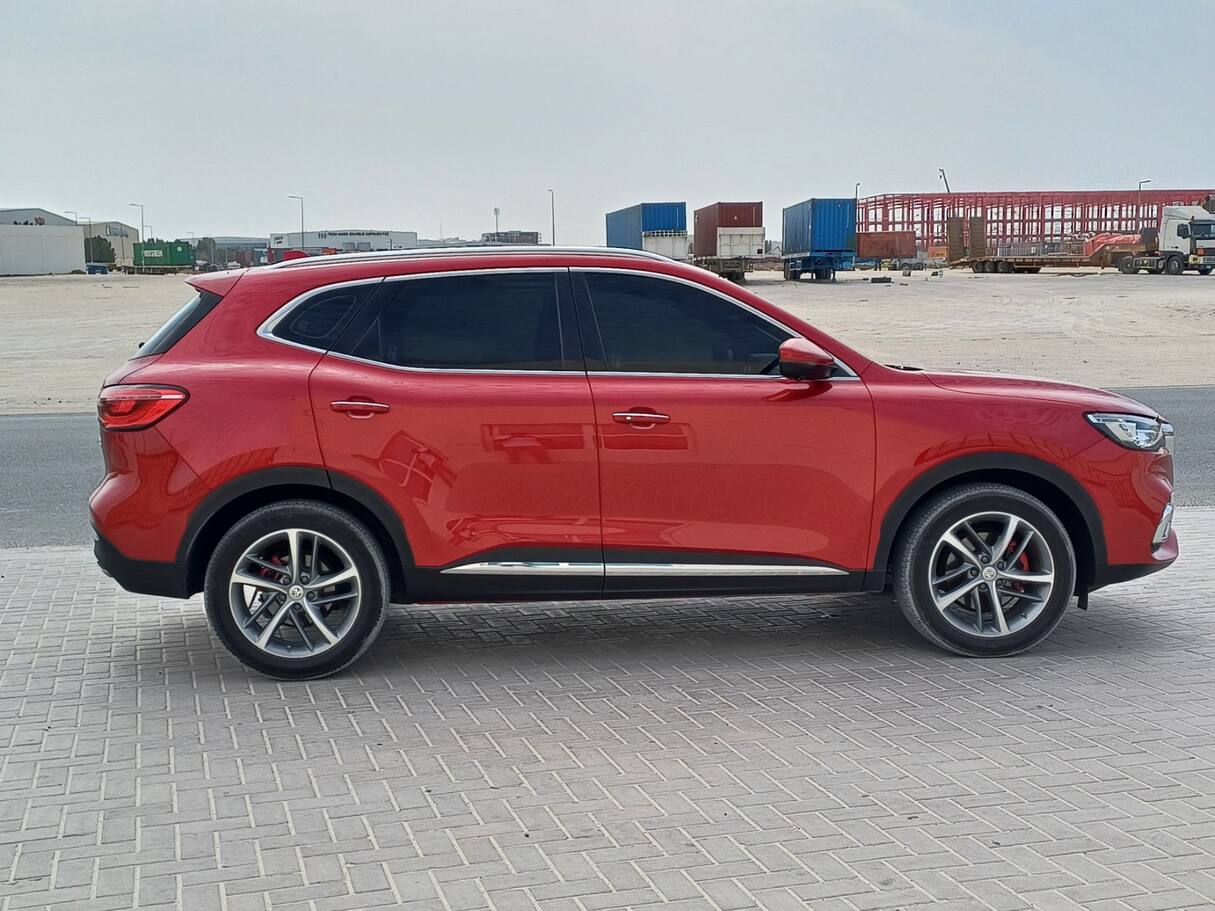 Car image 4