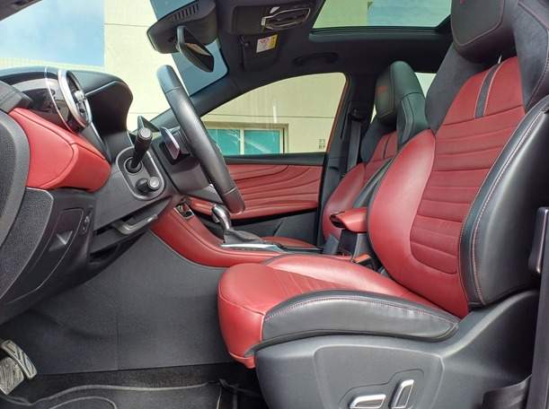 Car image 12