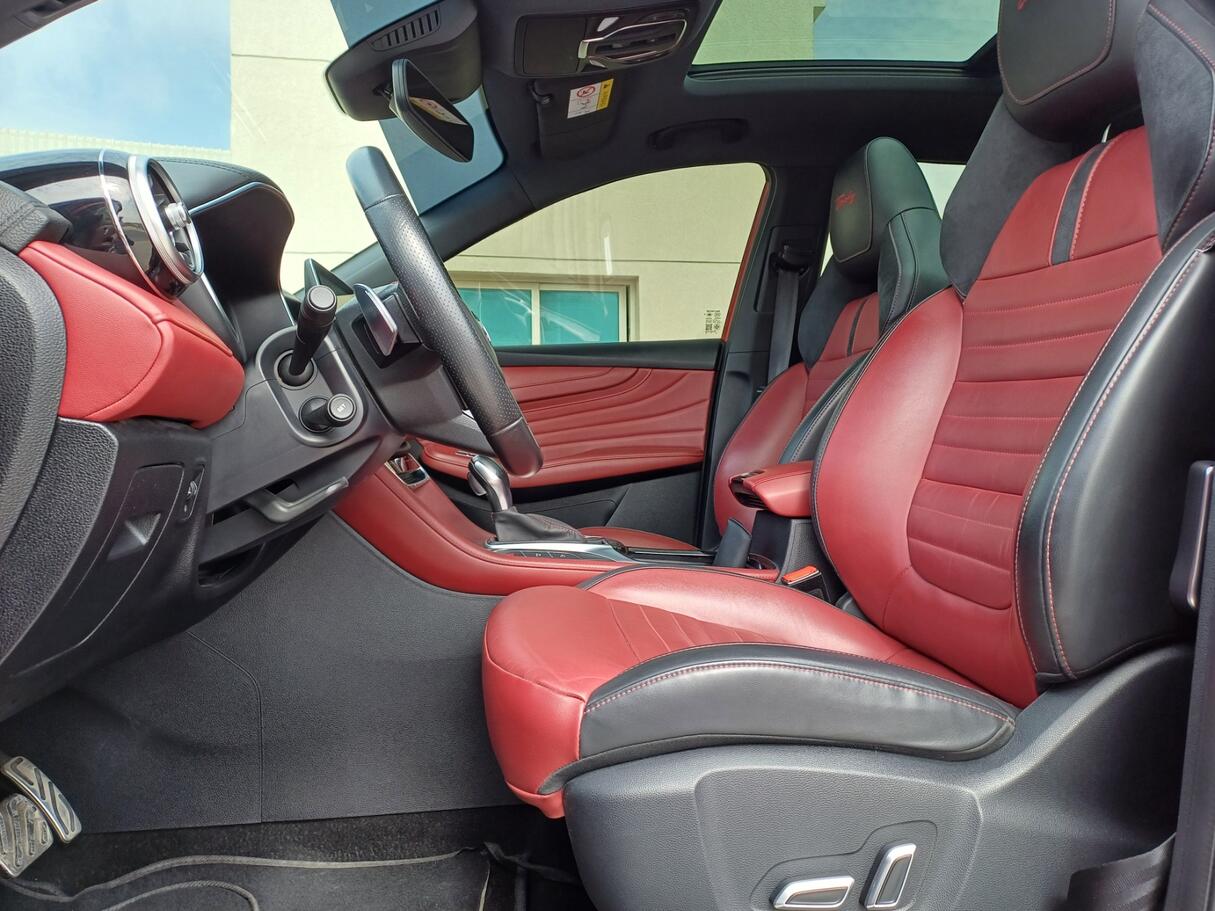 Car image 12